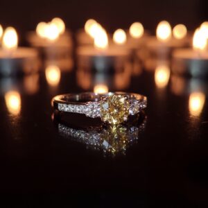 Fancy and round - Fancy yellow Moissanite