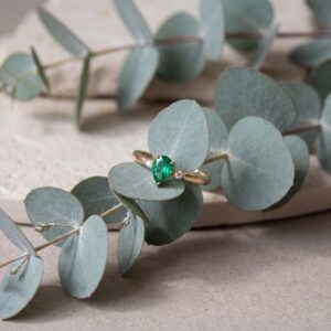 Pear Emerald and Diamonds - 18kt zlato